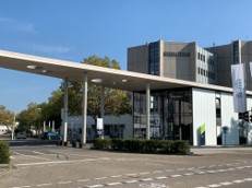 Das Bild zeigt das Gebäude des Siemens Energy Standorts Karlsruhe