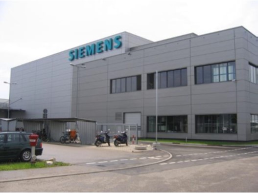 Das Bild zeigt das Gebäude des Siemens Energy Standorts Kirchheim unter Teck